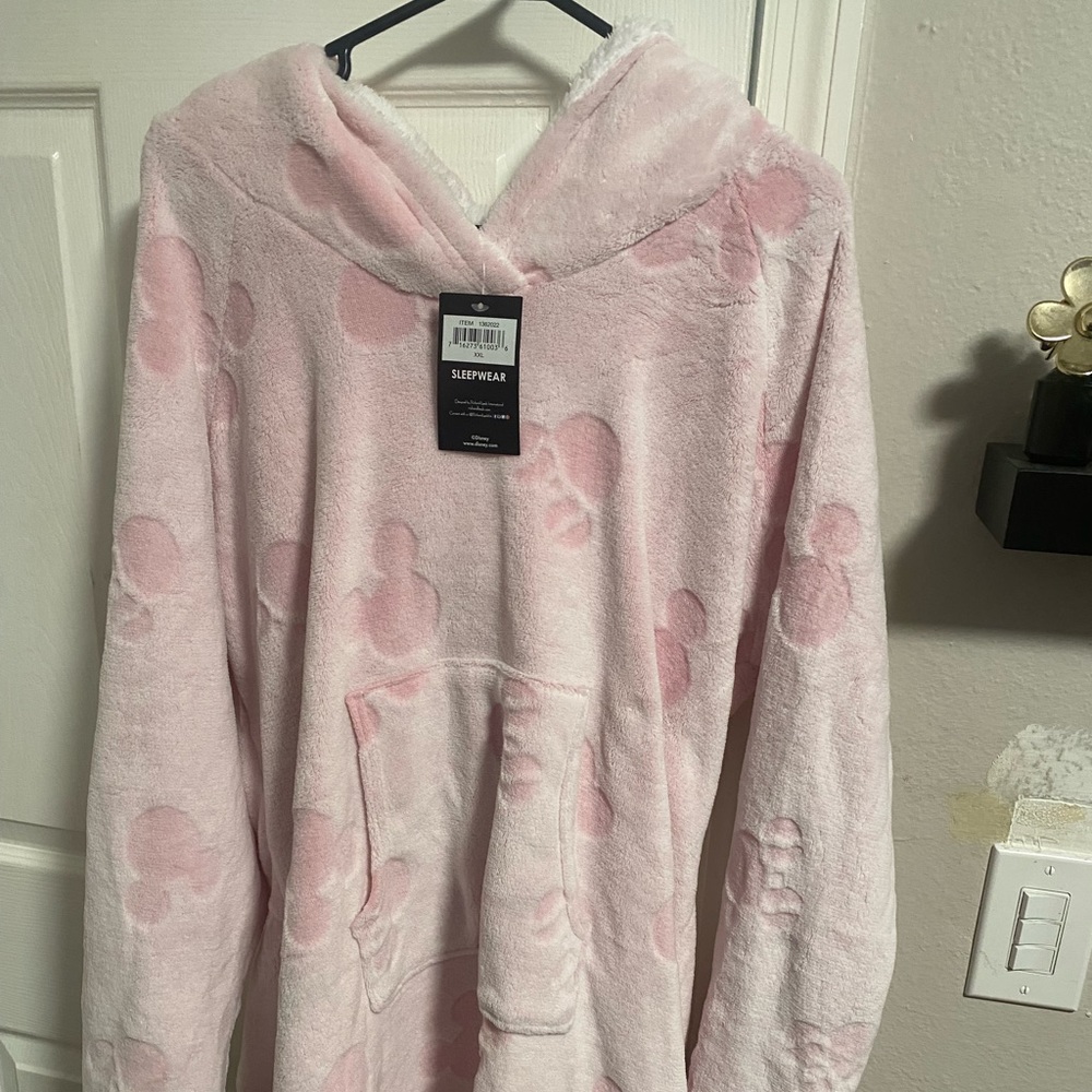 NWT Disney pull over robe